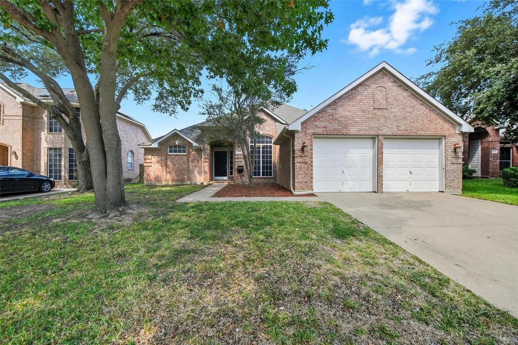 8216 Mount Shasta Circle, Fort Worth