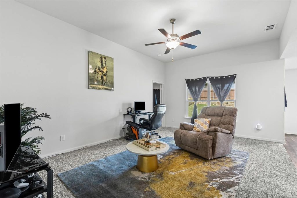 118 Palomino Bend Drive, Newark