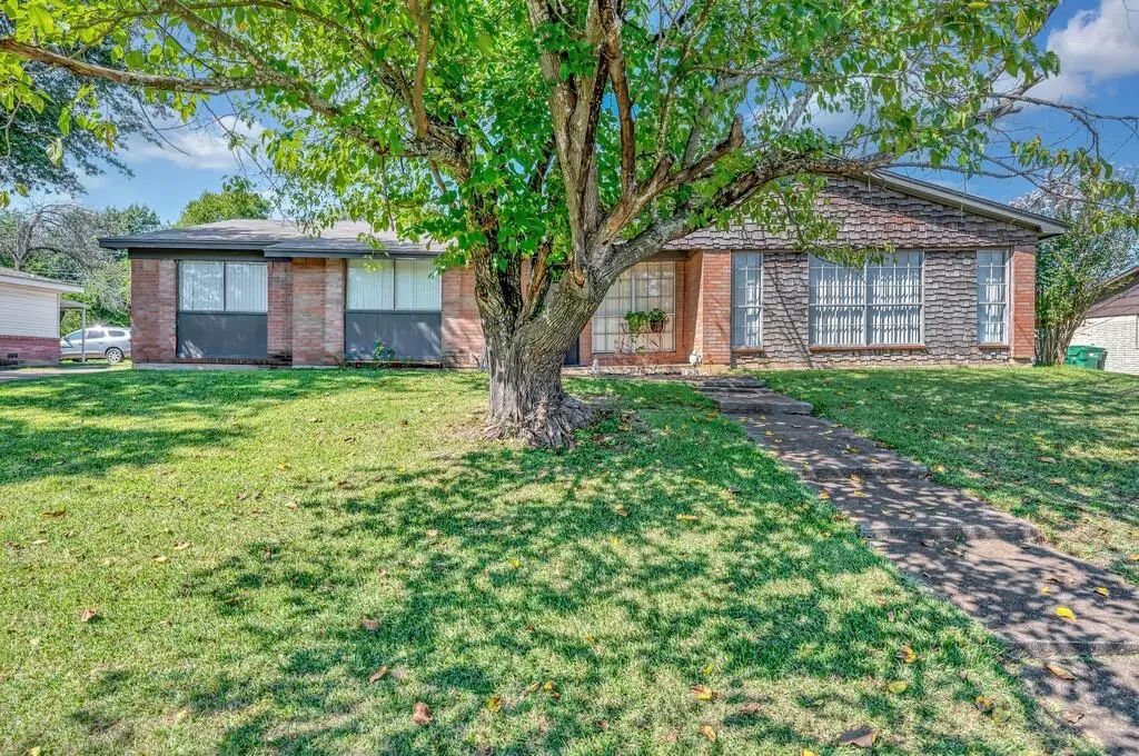 112 N Emberwood Drive, Robinson