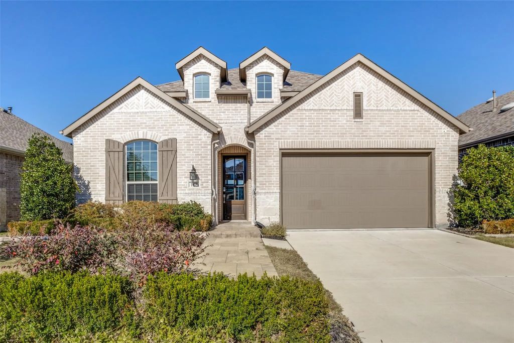 1608 Cedar Crest Drive, Forney