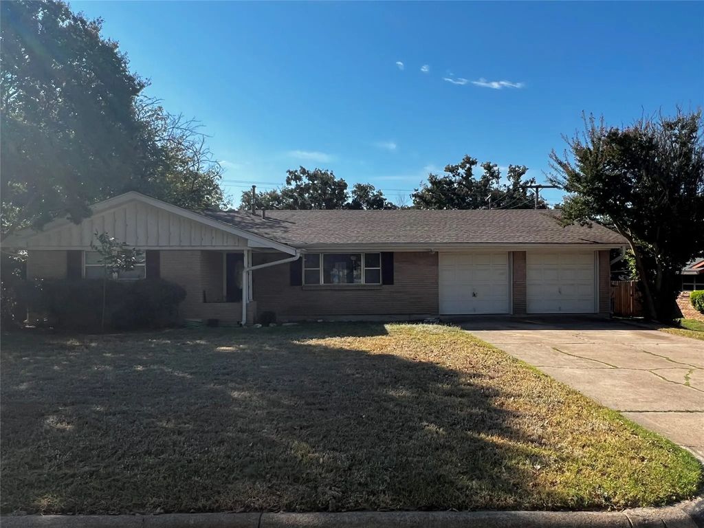 605 Patricia Road, Hurst