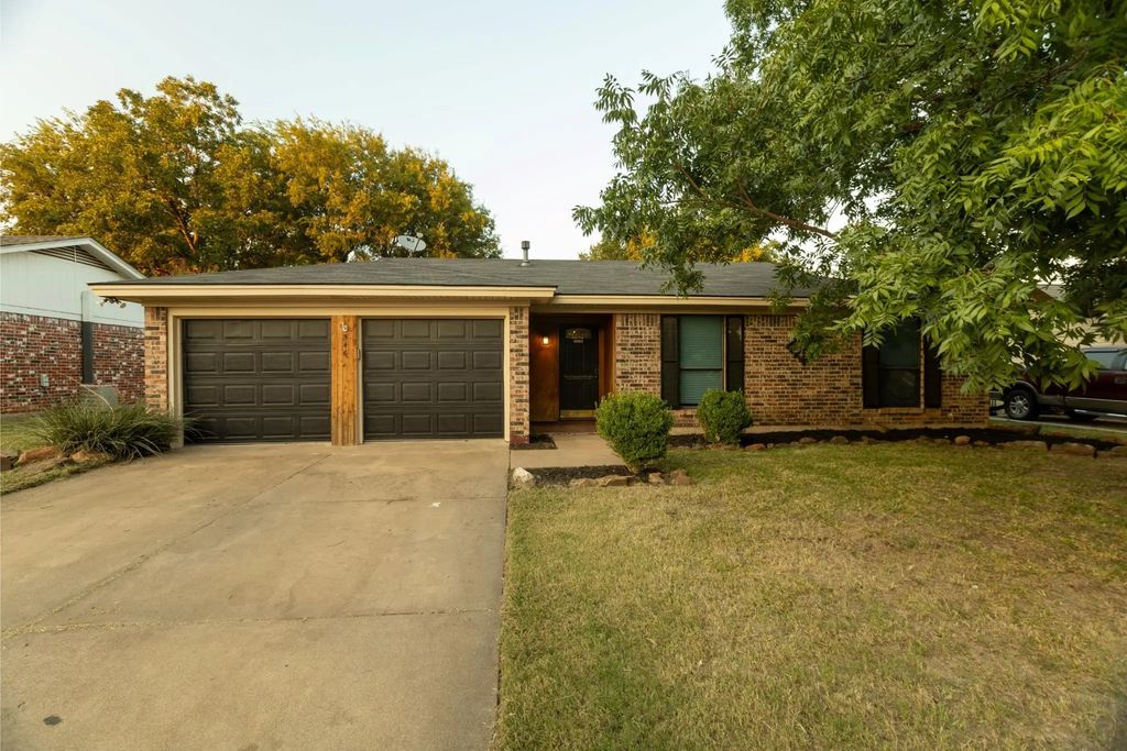 546 Nw Barbara Lane, Burleson