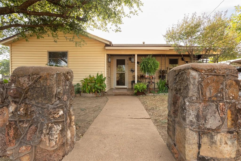 616 Arch Street, Baird