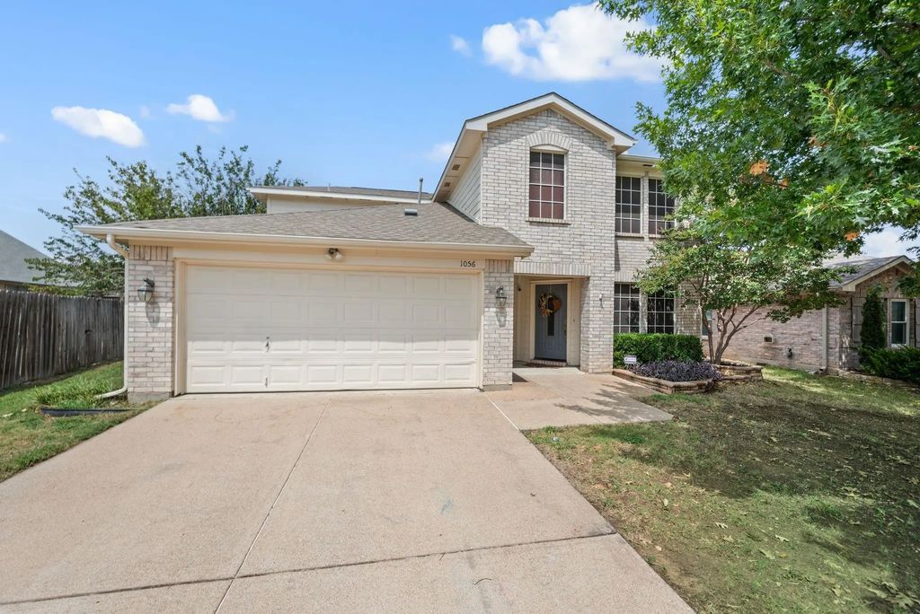 1056 Triple Crown Drive, Fort Worth