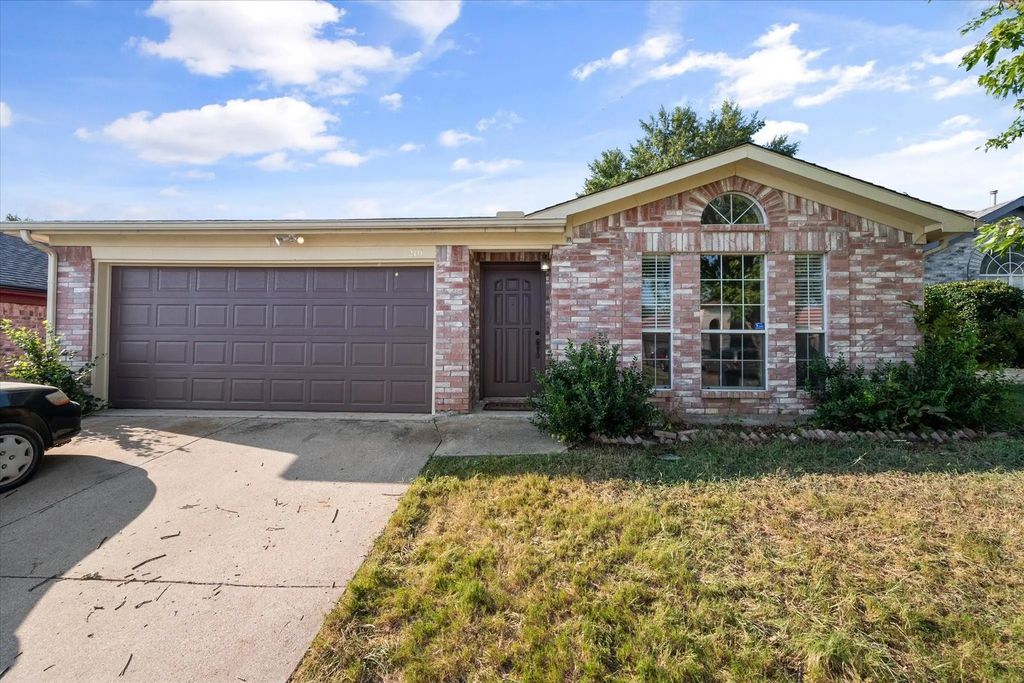 210 Faircrest Drive, Arlington