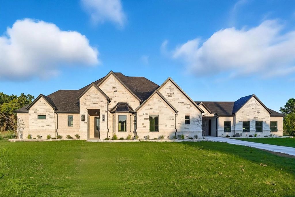 2061 Glenhollow Drive, Weatherford