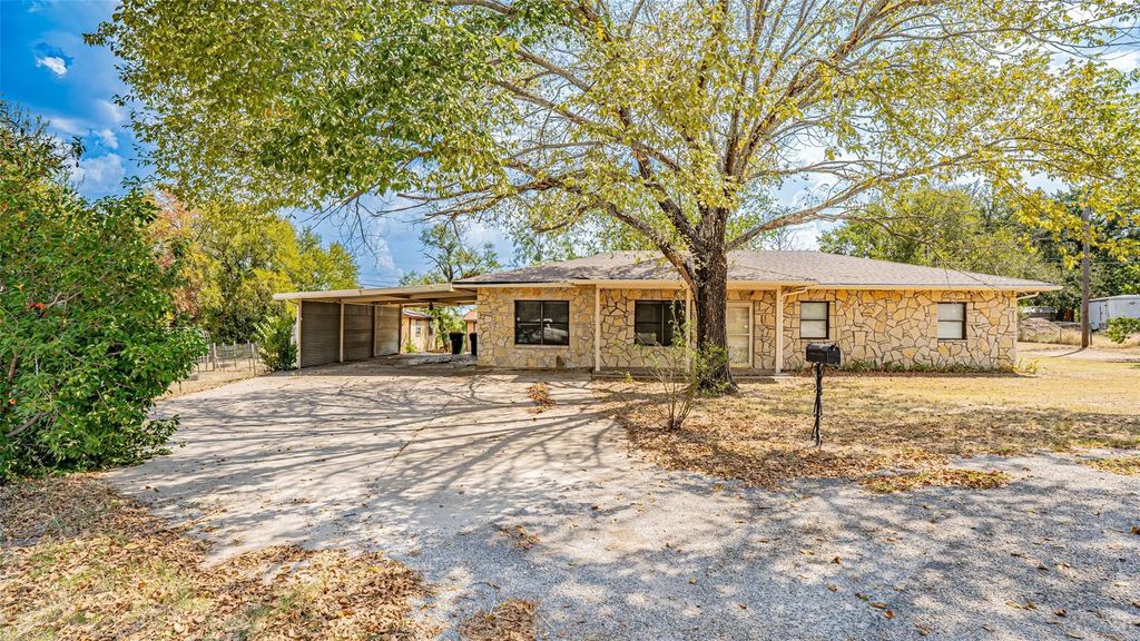 302 Yucca Court, Granbury