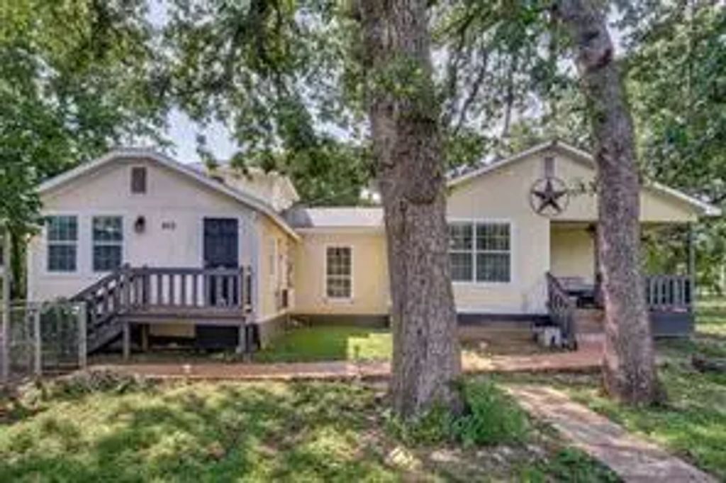 902 Travis Avenue, Alvarado