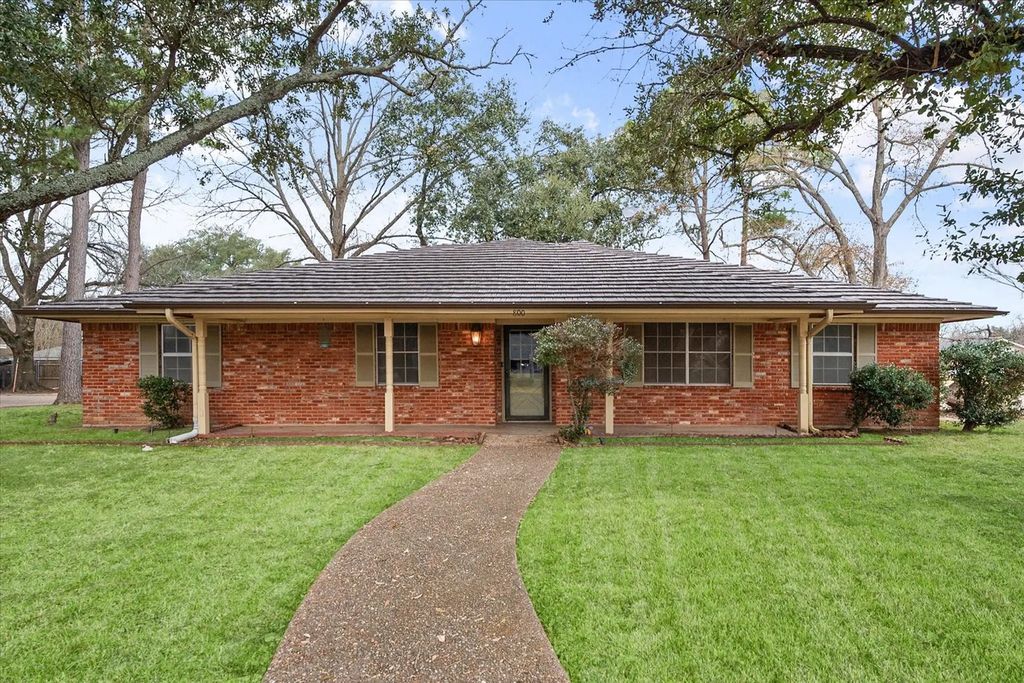 800 Imperial Lane, Corsicana