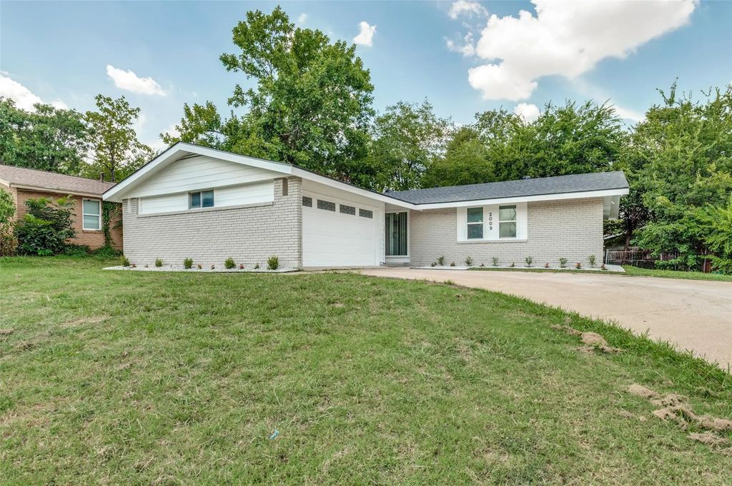 2009 Brenton Street, Irving