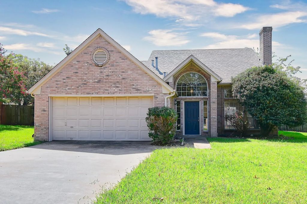 517 Highland Oaks Drive, Greenville