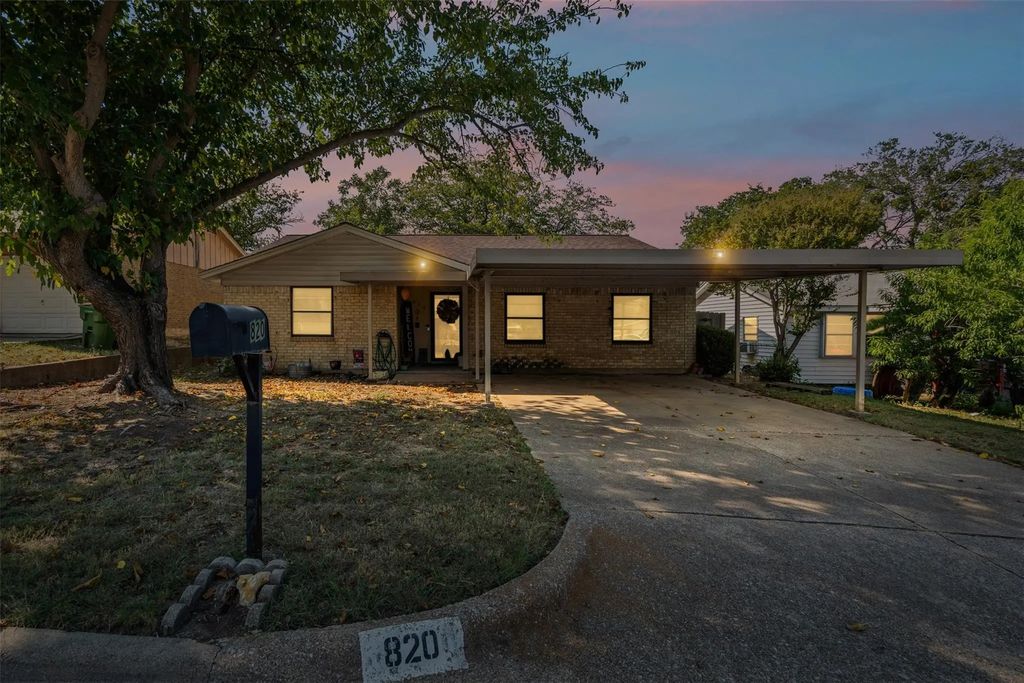 820 Lake View Ridge, White Settlement