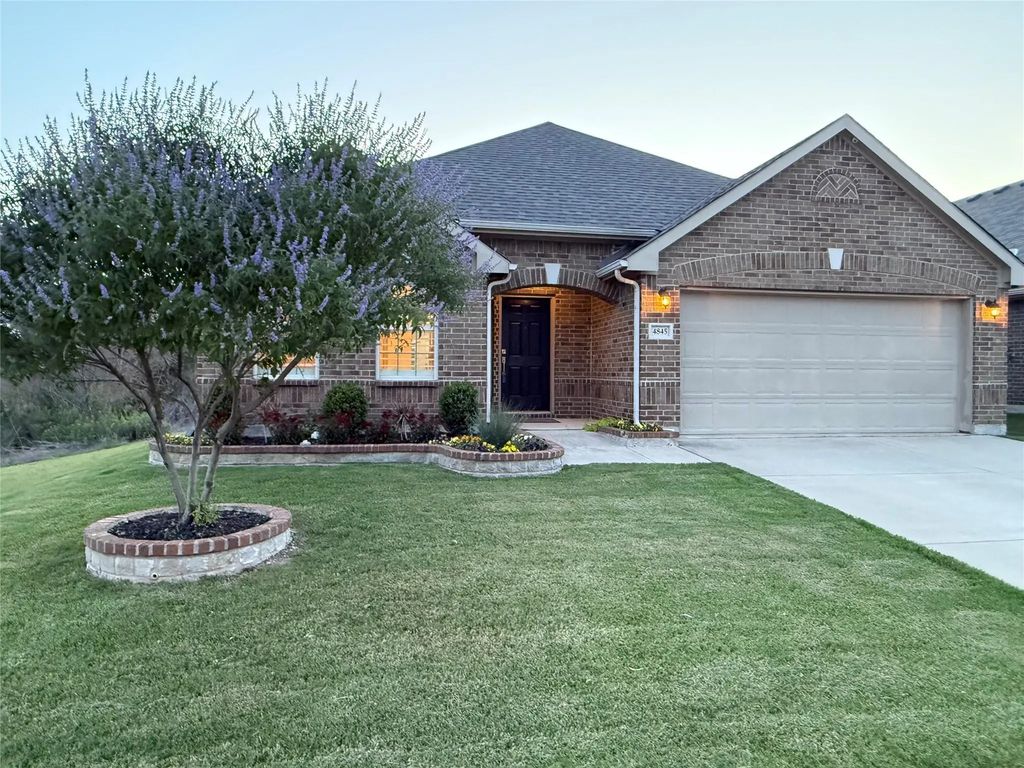 4845 Lazy Oaks Street, Fort Worth