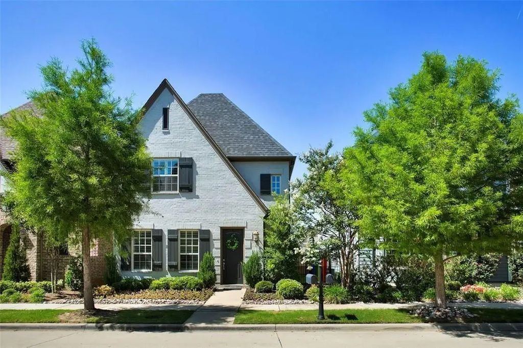 2221 Longwood Drive, Carrollton