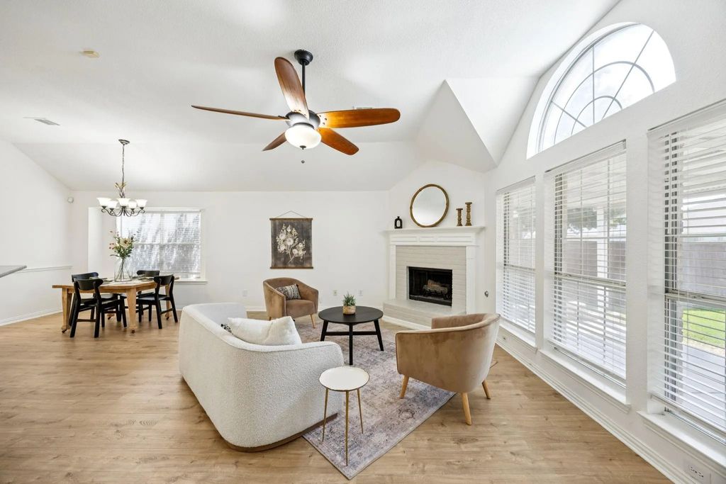 1164 Taylor Lane, Lewisville