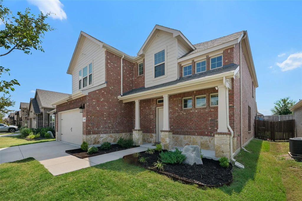 11000 Canyon Mine Drive, Aubrey