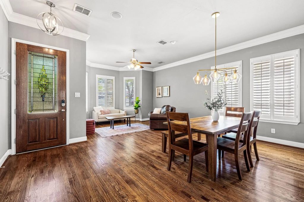 1215 N Bishop Avenue, Dallas