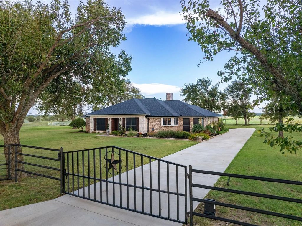 1642 Texas Longhorn Trail, Gunter