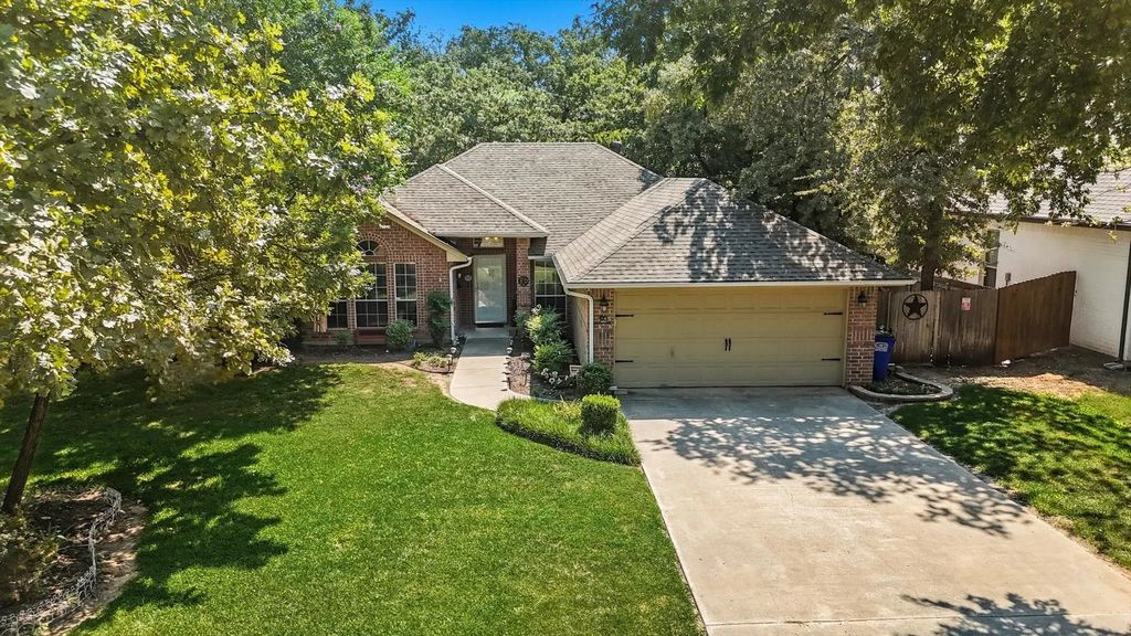 416 Meadowcrest Drive, Azle