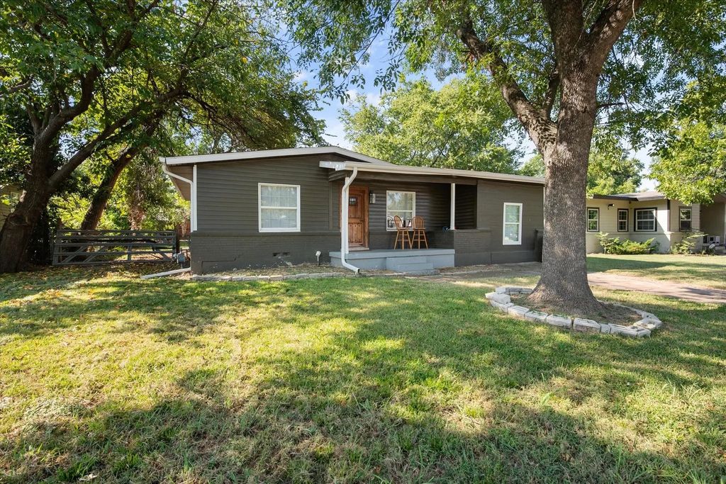 808 Harmon Terrace, Arlington