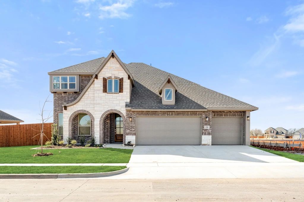 221 Coronado Court, Granbury
