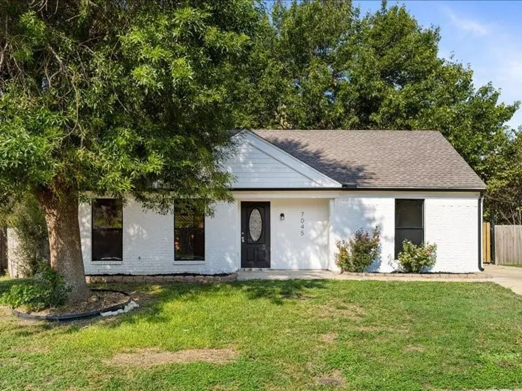 7045 Shadow Bend Drive, Fort Worth