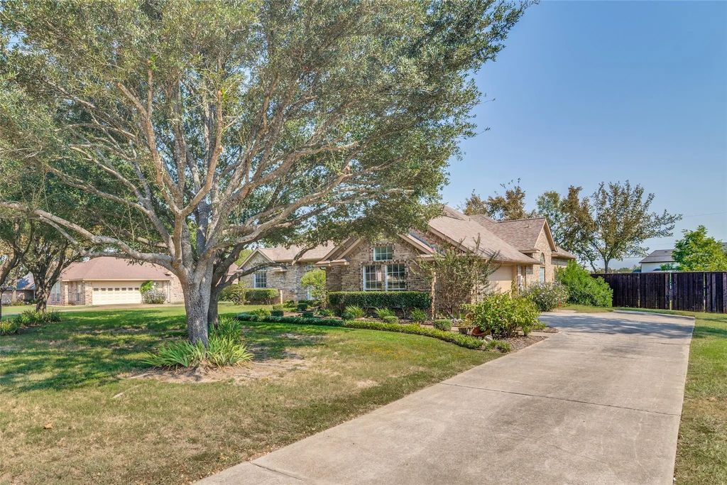 417 Pin Oak Drive, Terrell