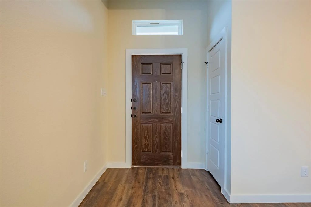 637 Blackland Drive, Venus