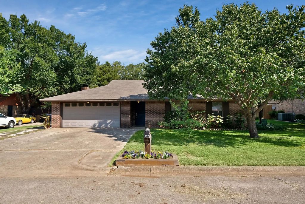 605 Cordova Circle, Denton