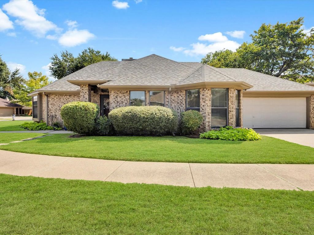 2734 Sedgeway Lane, Carrollton