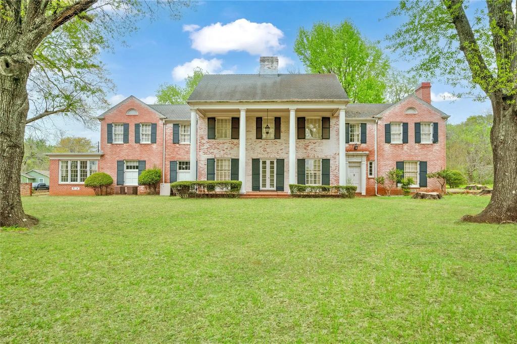 600 Crockett Circle, Paris