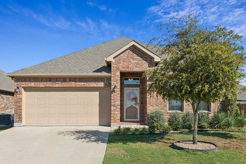 145 Wagon Wheel Drive, Waxahachie