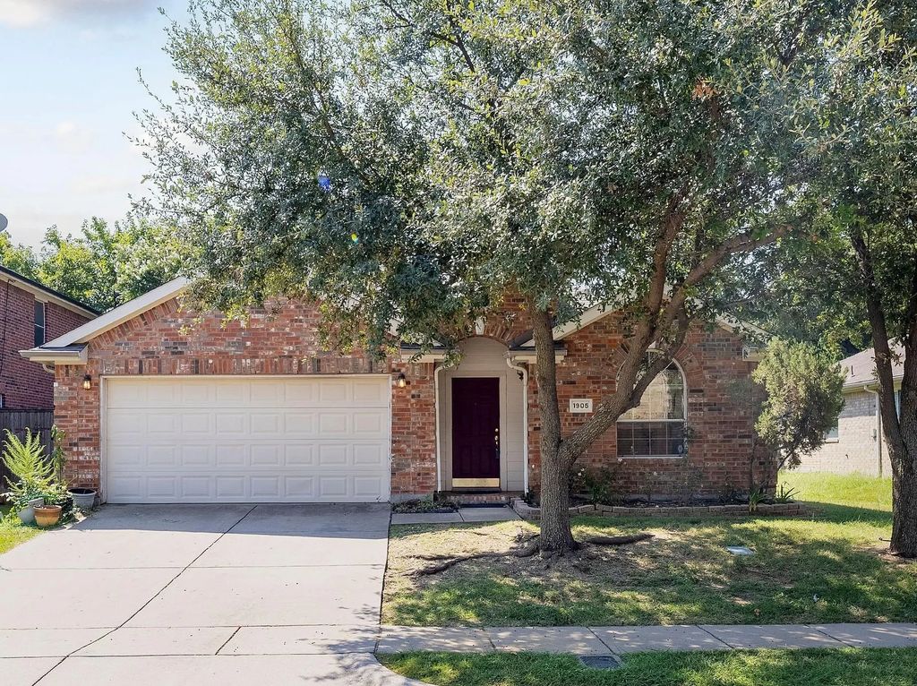 1905 Sharpsbury Drive, Euless