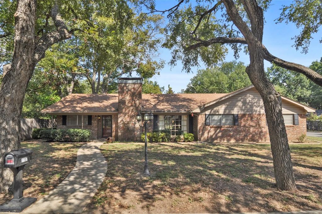 1107 Stanwood Avenue, Cleburne