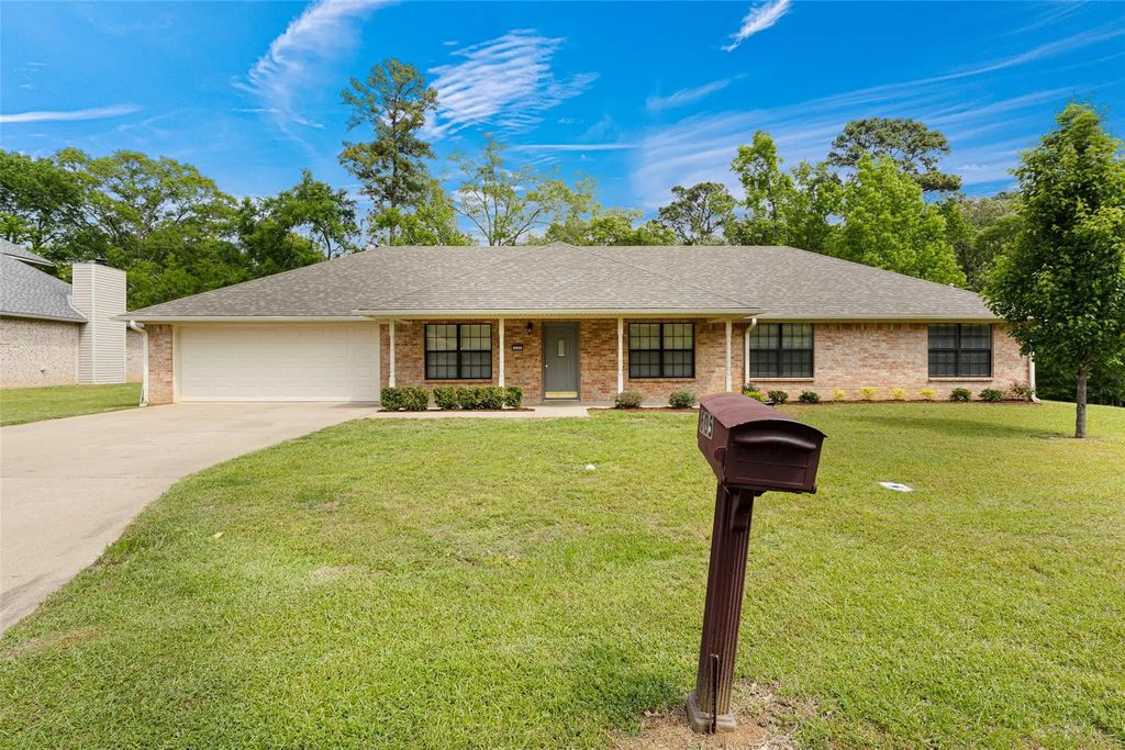 605 Briarwood Drive, Gladewater