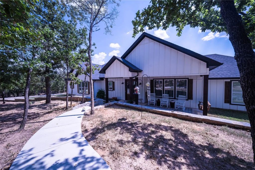 172 Mountain View Court, Sunset