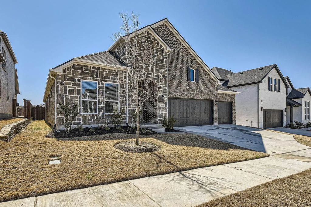 405 Augusta Court, Oak Point