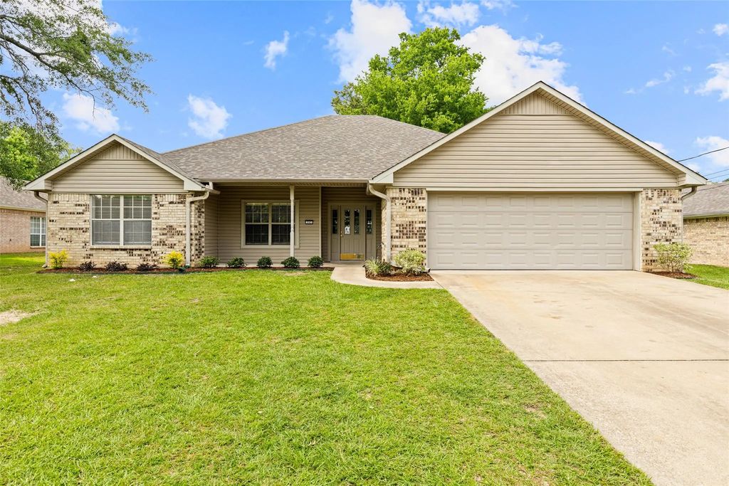 593 Briarwood Drive, Gladewater