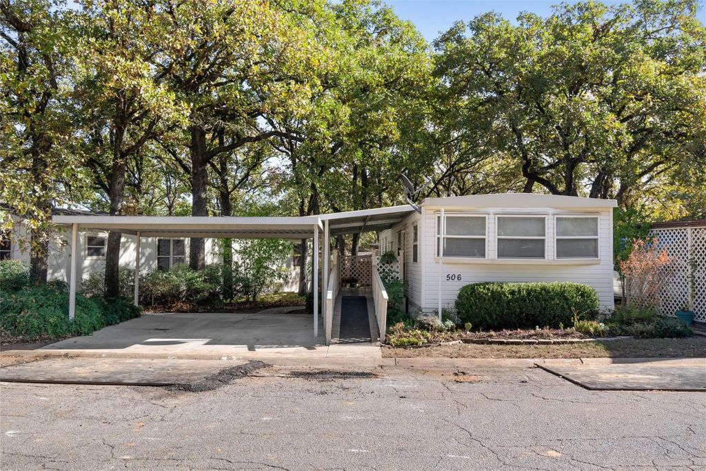 506 Piccadilly 166, Grand Prairie