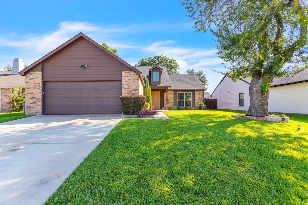 506 Rosewood Lane, Forney