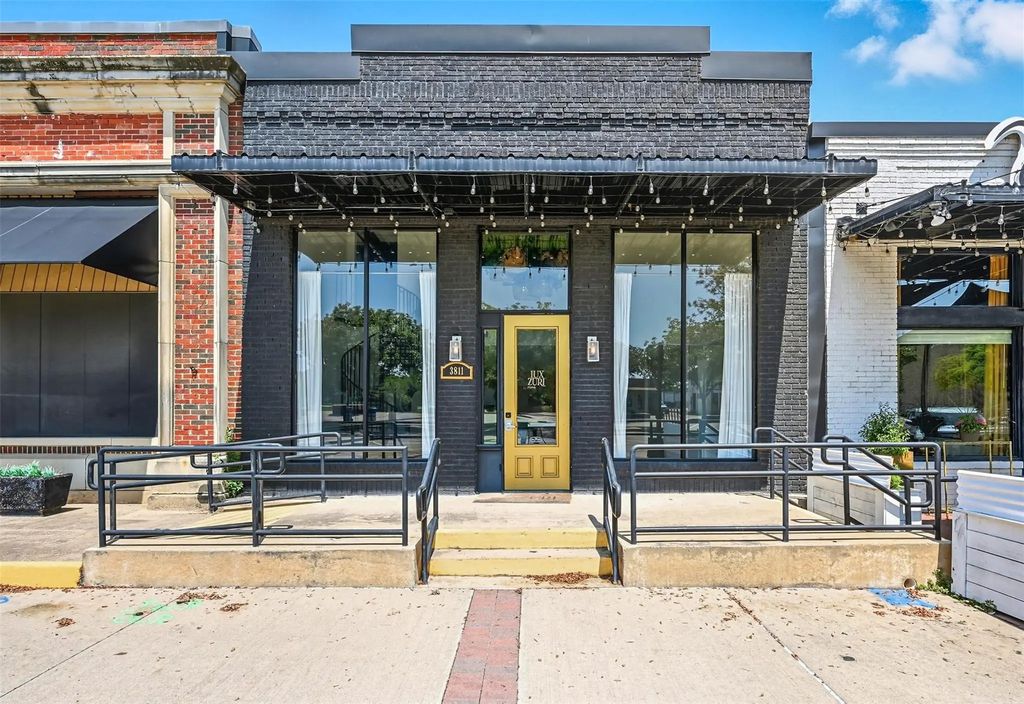 3811 Main Street, Rowlett