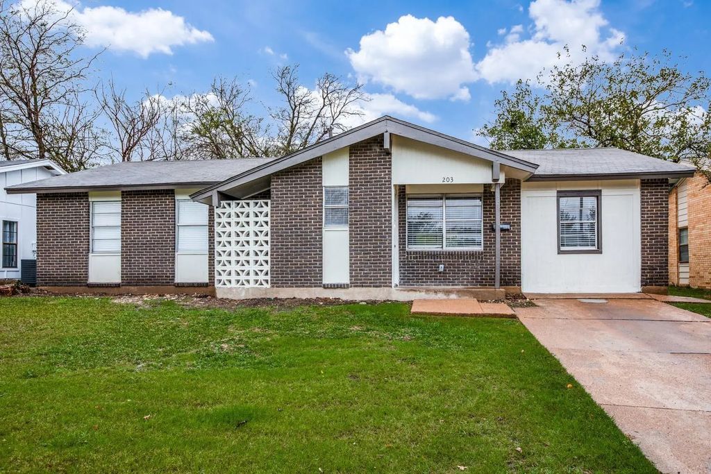 203 N Forest Crest Drive, Garland