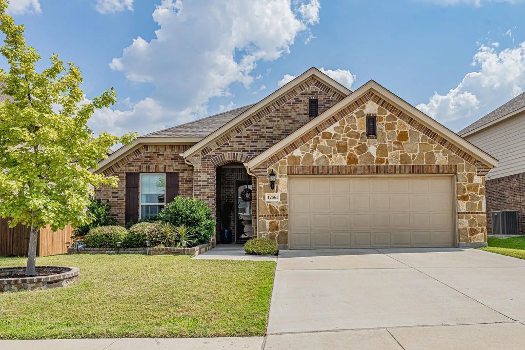 12661 Viewpoint Lane, Fort Worth