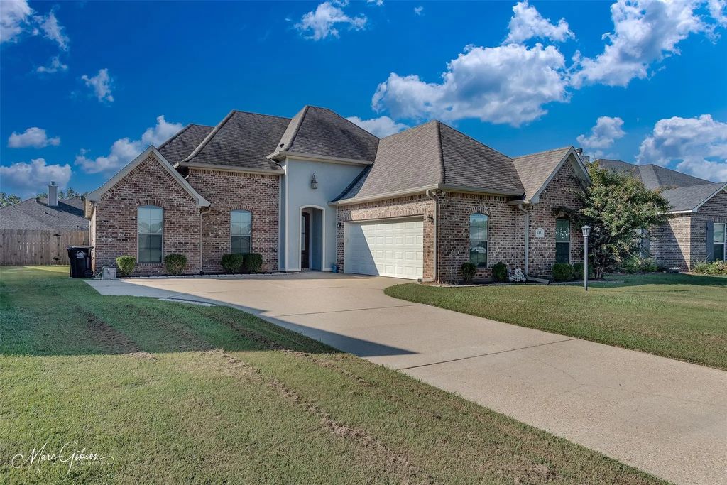 615 Aubrey Walk, Haughton
