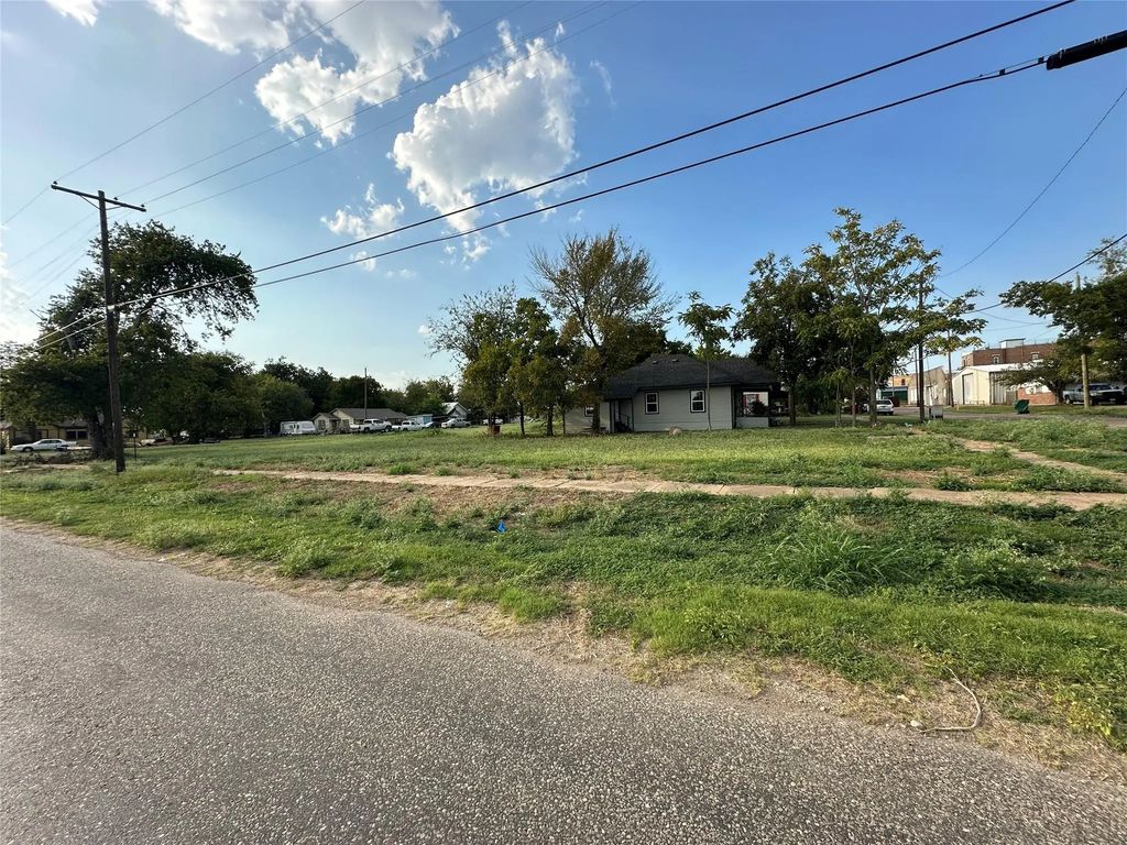206 Commerce Street W, Honey Grove