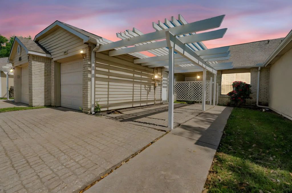 2512 Brook Hollow Court, Mesquite