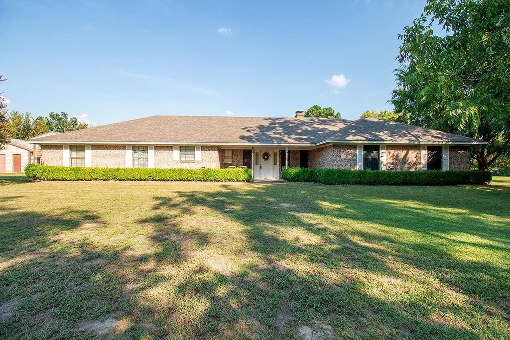 1000 N Waldrip Street, Grand Saline