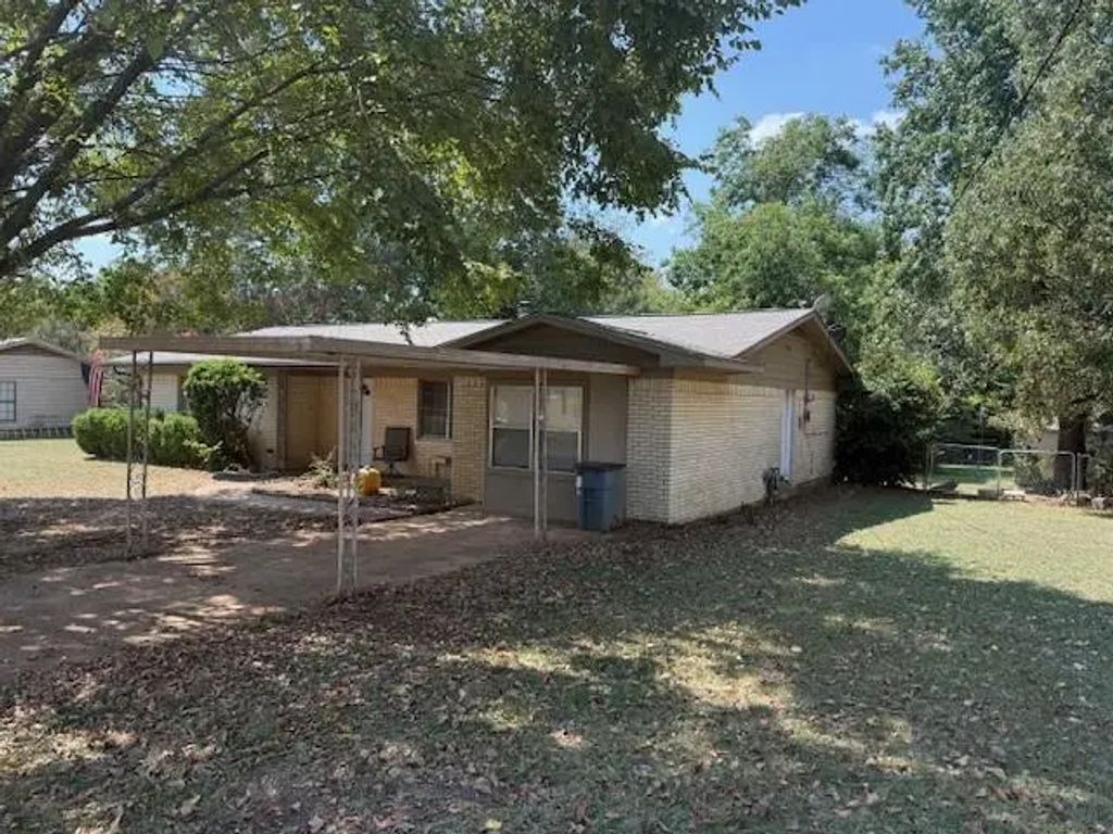 1135 Cope Drive, Paris