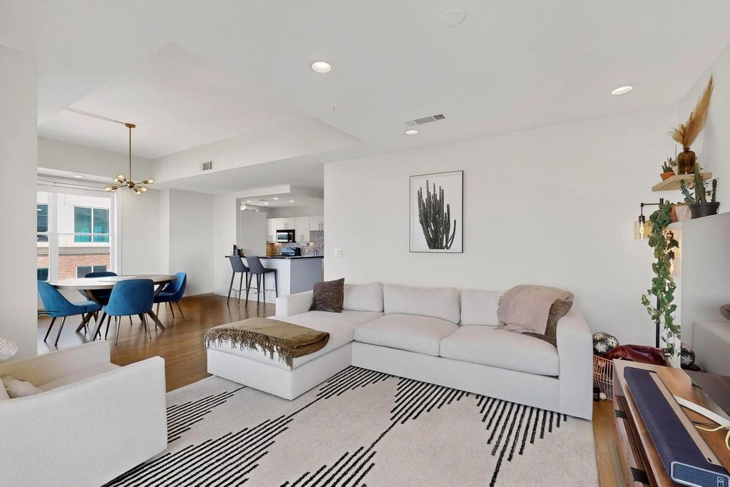 5055 Addison Circle 736, Addison