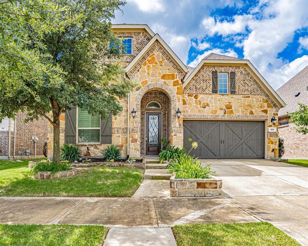 803 Red Maple Road, Euless
